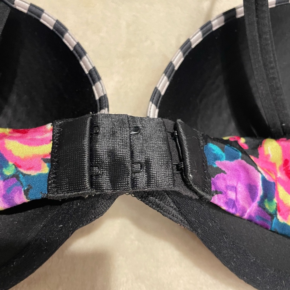 Victoria’s Secret Very Sexy Push Up Bra Size 34DD - Picture 4 of 8